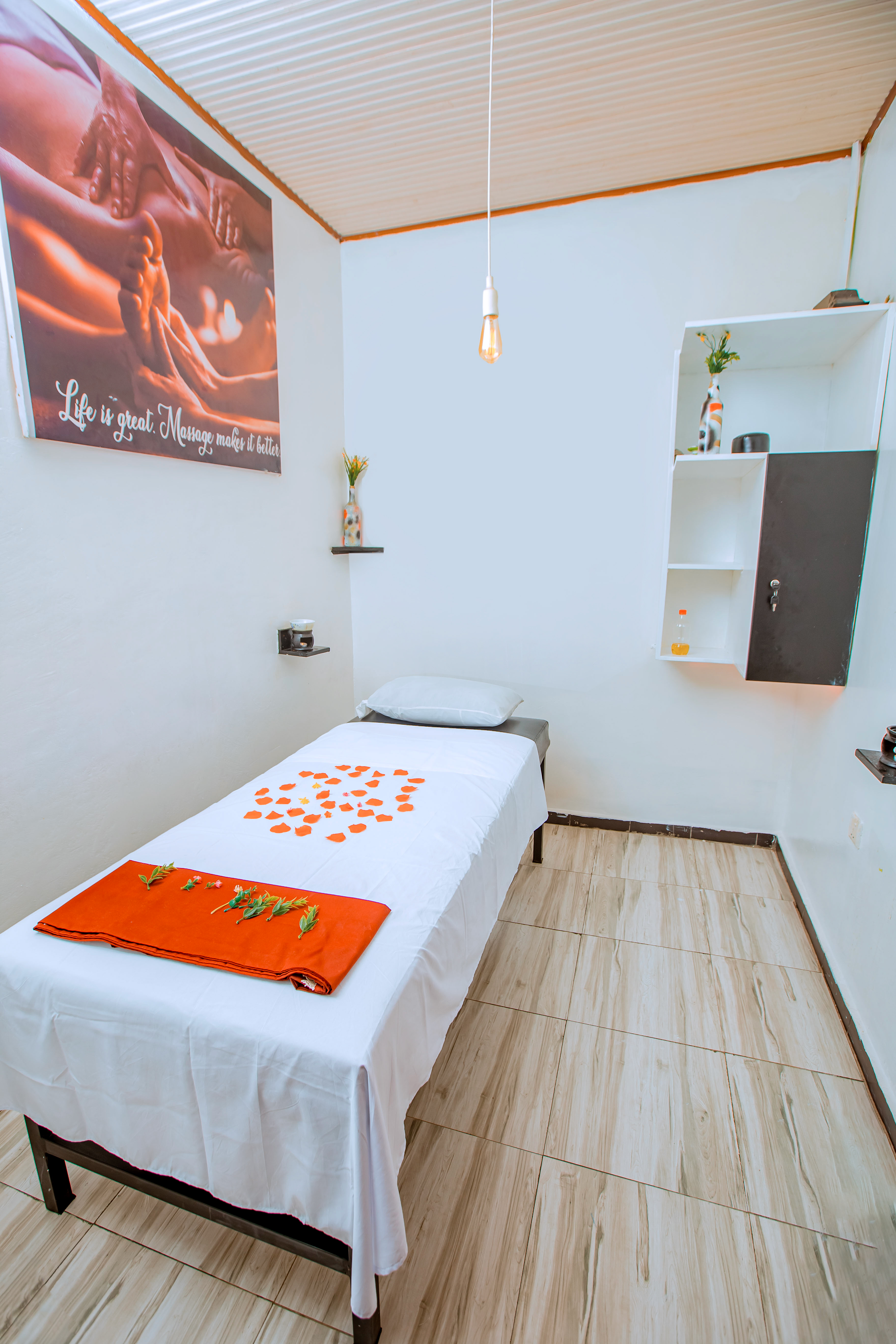 Heroes Sauna and Massage relaxation experience
